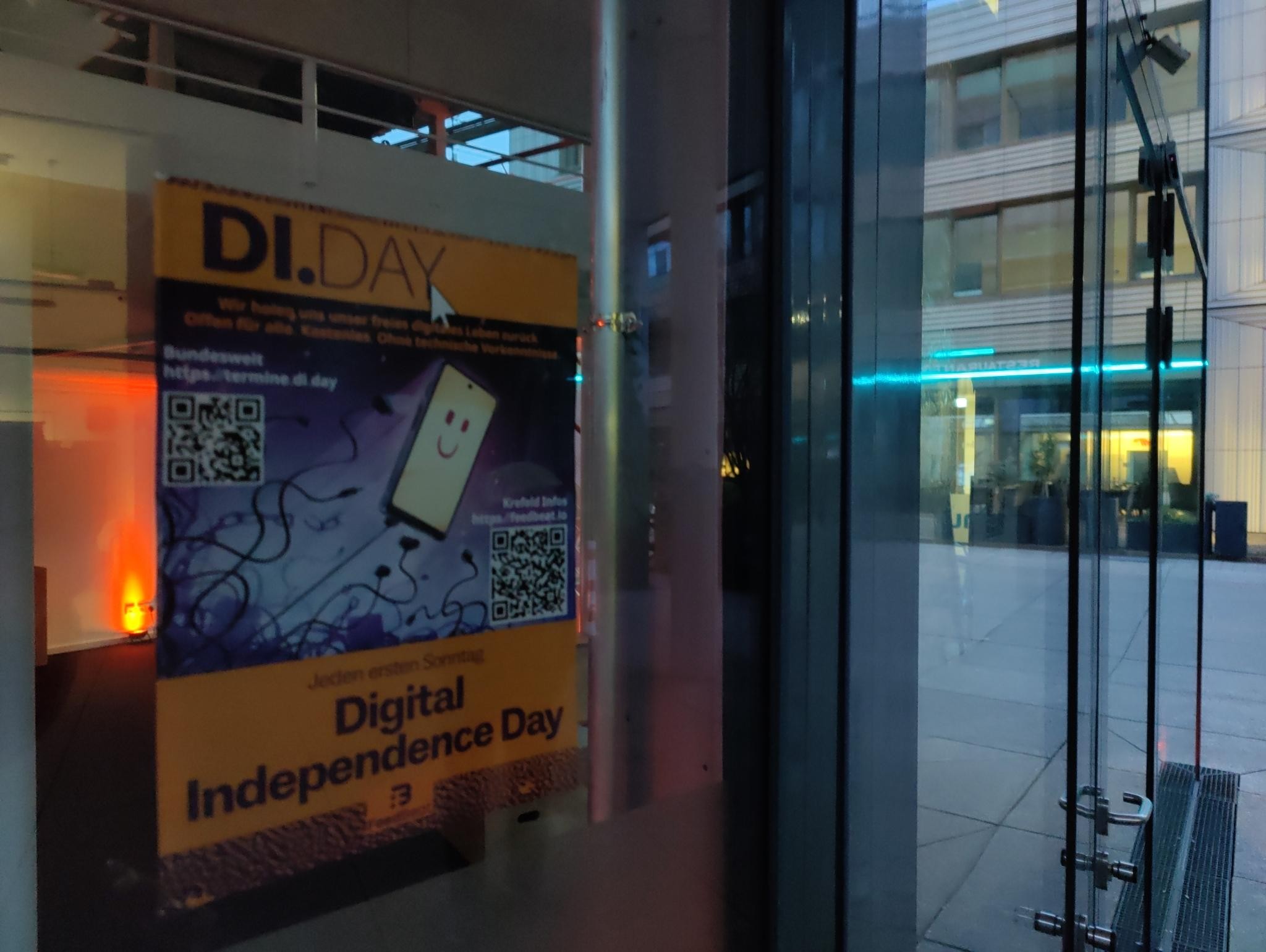 Das di.day Plakat im Schaufenster des Future Work Lab.