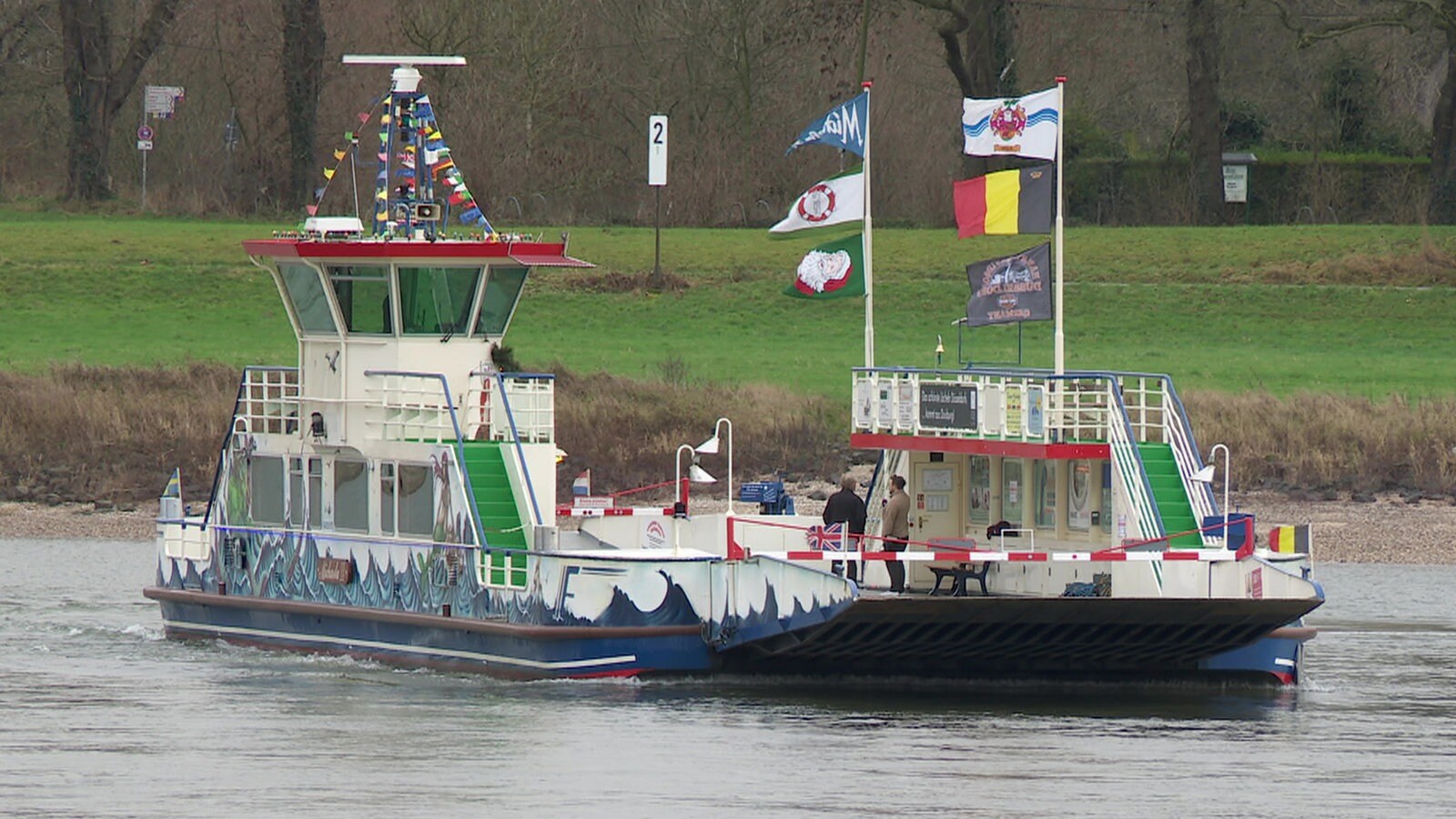 Die Rheinfähre zwischen Kaiserswerth und Meerbusch ist am Freitag ihre voraussichtlich letzte Überfahrt gefahren.