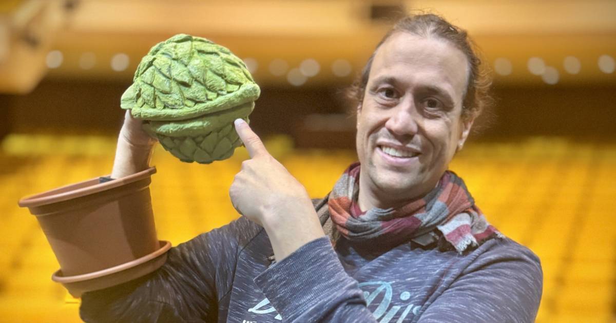 Im Krefelder Stadttheater wird die berühmte fleischfressende Pflanze „Audrey“ für das Musical „Der kleine Horrorladen“ in mehreren Varianten gebaut.