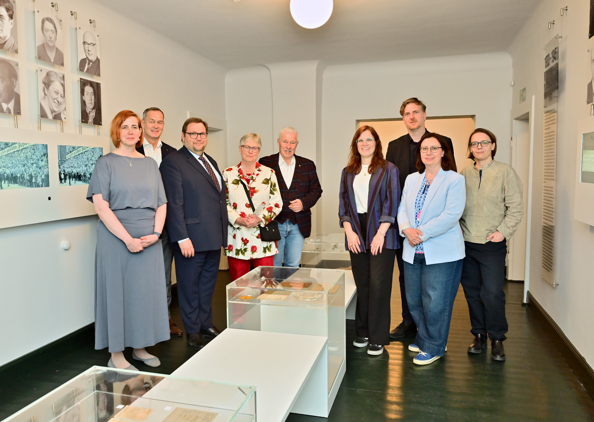 Die NS-Dokumentationsstelle der Stadt Krefeld hat eine neue Dauerausstellung in der Villa Merländer eingerichtet.