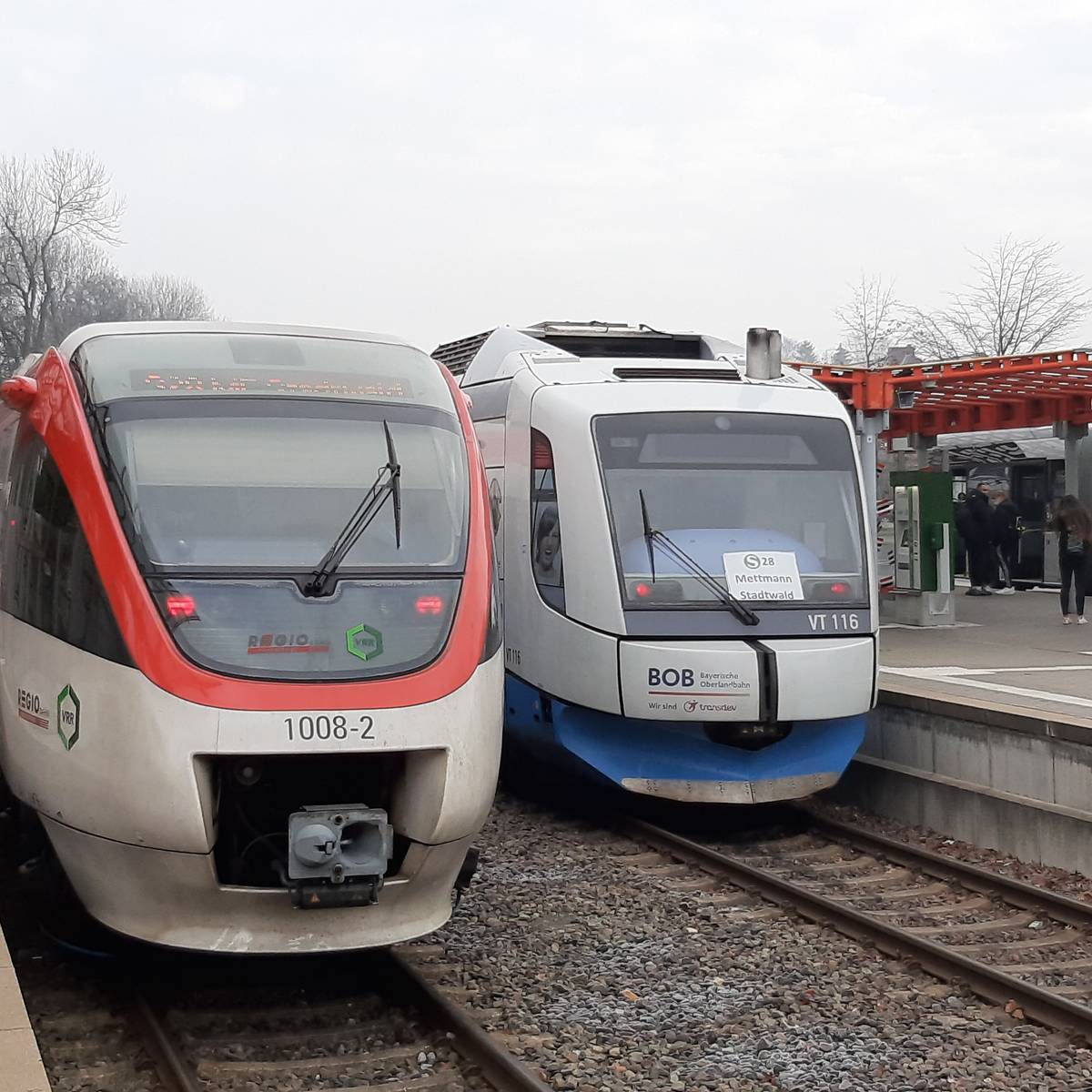 Der Ausbau der Regiobahn S28 von Kaarst nach Viersen droht an hohen Kosten zu scheitern. Ein Gutachten zeigt, dass die nötige Förderung des Bundes gefährdet ist.
