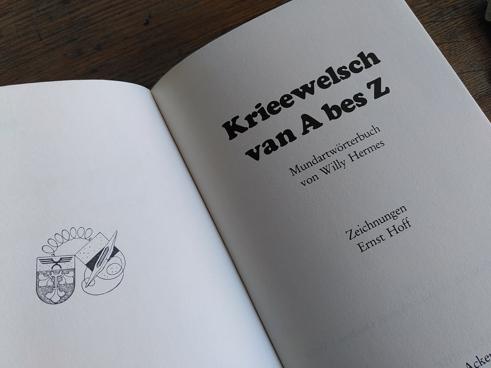 Aufgeschlagene Titelseite des Wörterbuchs: